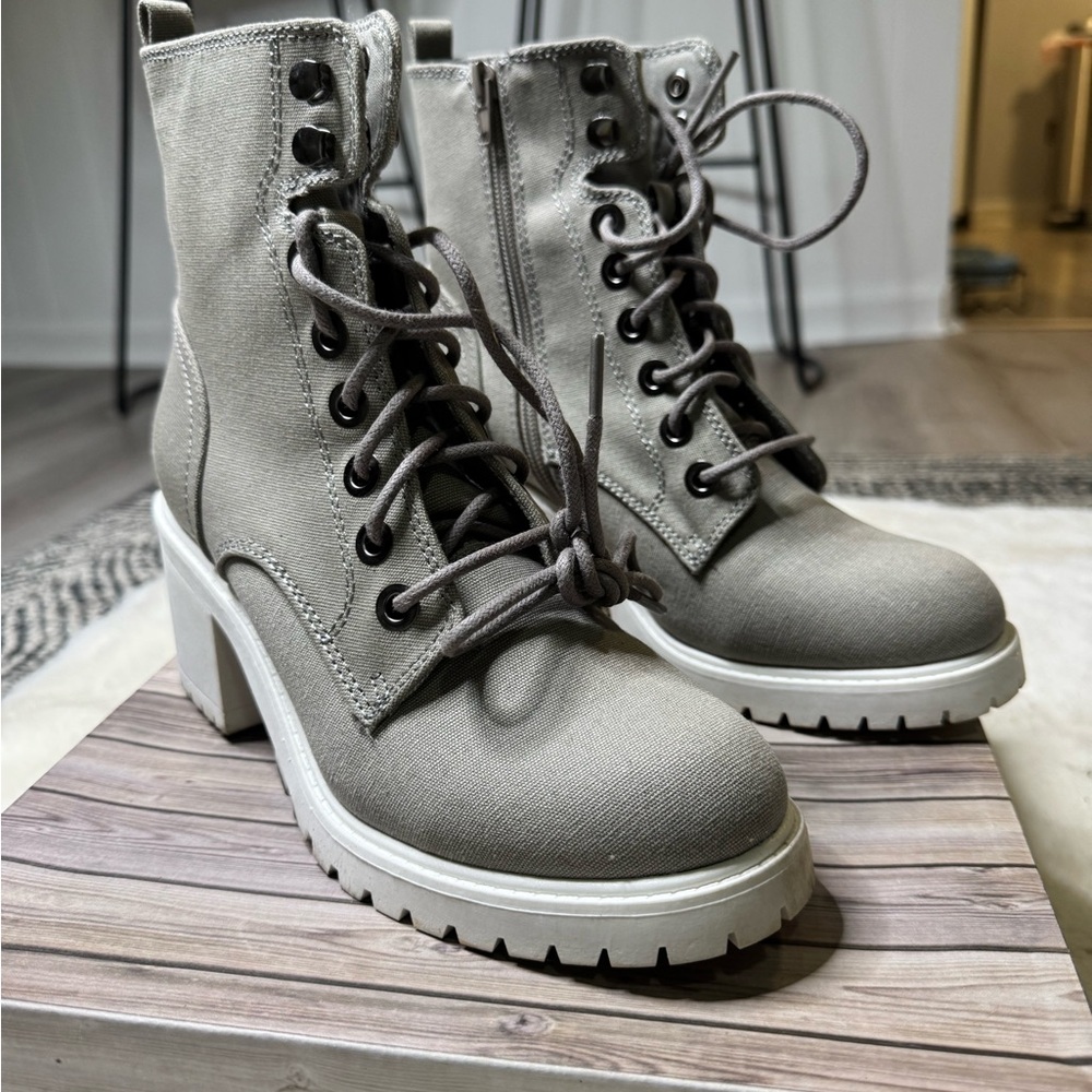 Rockies Gray Combat Boots with White Soles